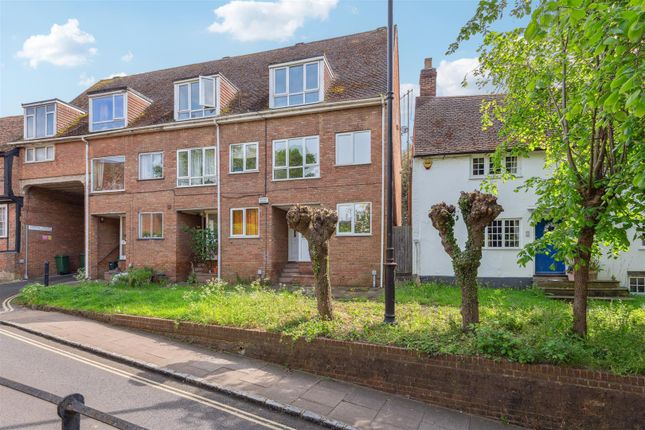 Terraced house to rent in Castle Court, Aylesbury