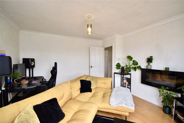 35, Browfield Way, Oldham photo 3