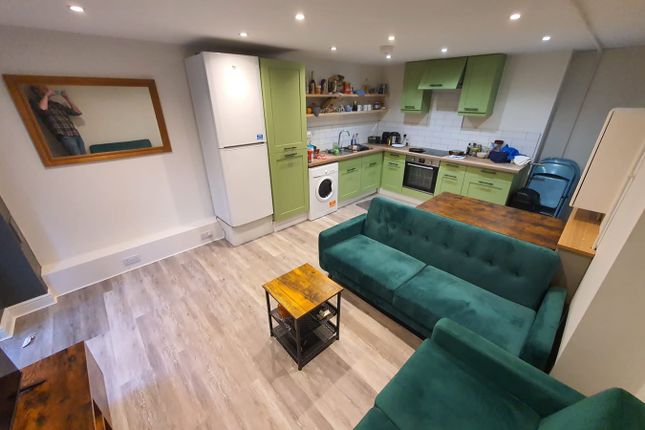 Town house to rent in Bingley Court, Canterbury