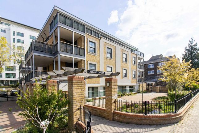 Flat for sale in Spring Grove, London