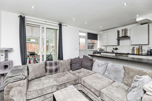 2, Westbourne Crescent, Pontefract photo 3