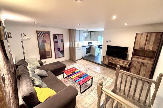 flat 2, 280, King Street, Chiswick photo 2