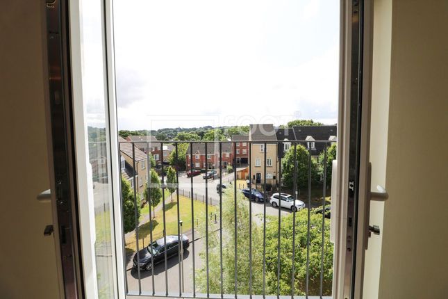 14, Langsett Court, Bradford photo 5