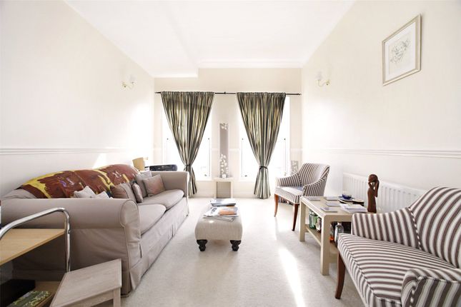 Flat for sale in William Square, London