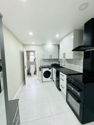 5, Scott Close, West Drayton photo 4