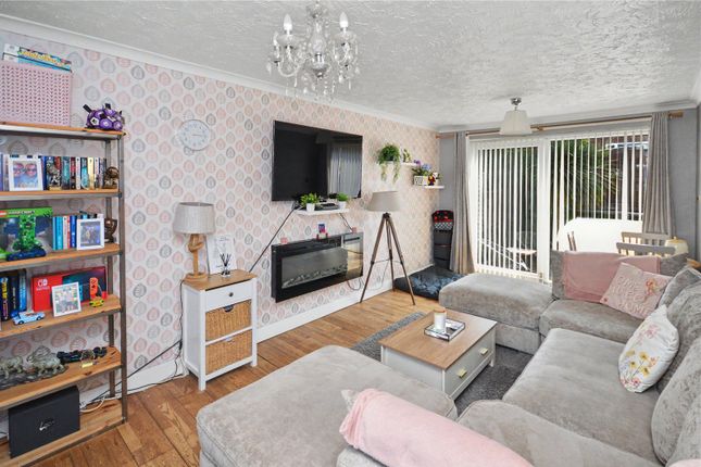 30, Cranmore Crescent, West Yorkshire photo 2