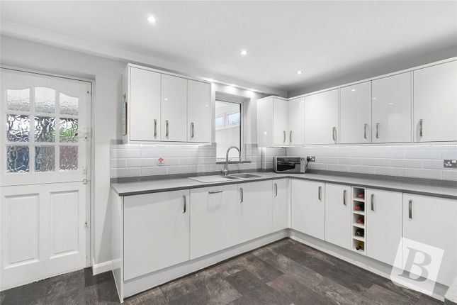 71, Harlow Road, Rainham photo 3