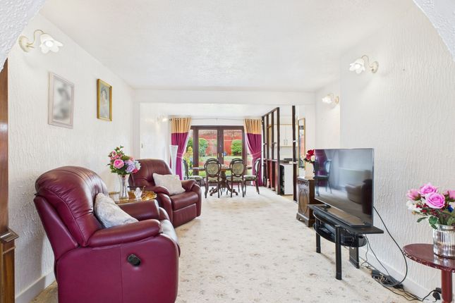 45 Hearsall Avenue, Stanford-Le-Hope photo 3