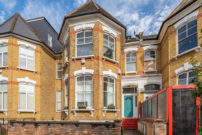Flat to rent in Osbaldeston Road, Upper Clapton, London