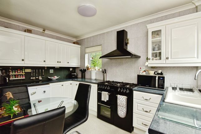 3, Delamere Grove, Staffordshire photo 3