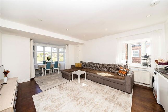Flat 2, 68, Wricklemarsh Road, LONDON photo 3