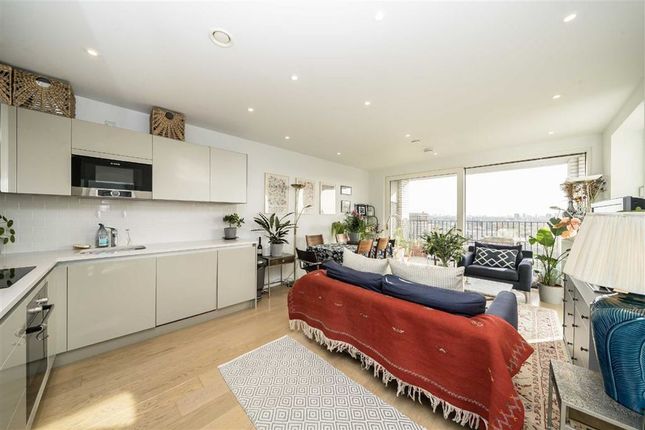 Flat for sale in Sayer Street, London