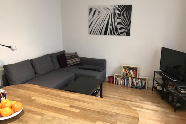 Flat to rent in High Street, Cardiff