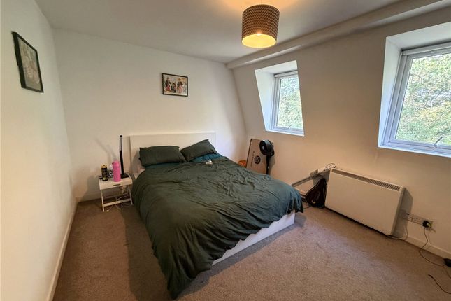 Flat F, Loveridge House, 8, Hawke Road, London photo 3