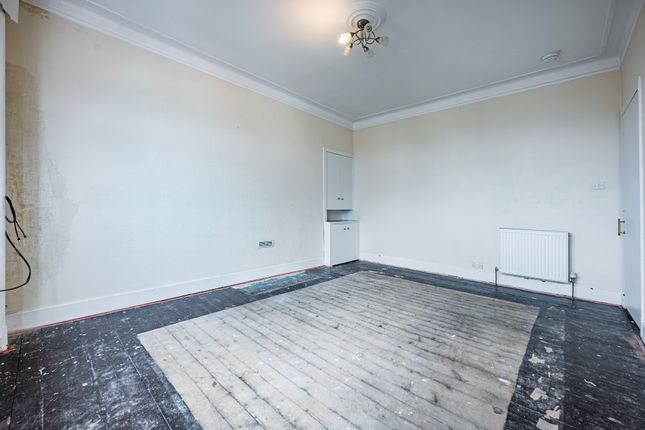 Flat 2/2, 258 Stonelaw Road, Burnside, Glasgow photo 5