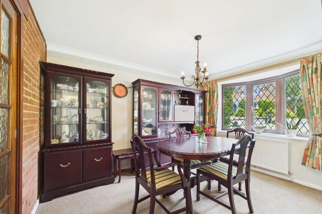 4 Ballamoor Close, Reading photo 3