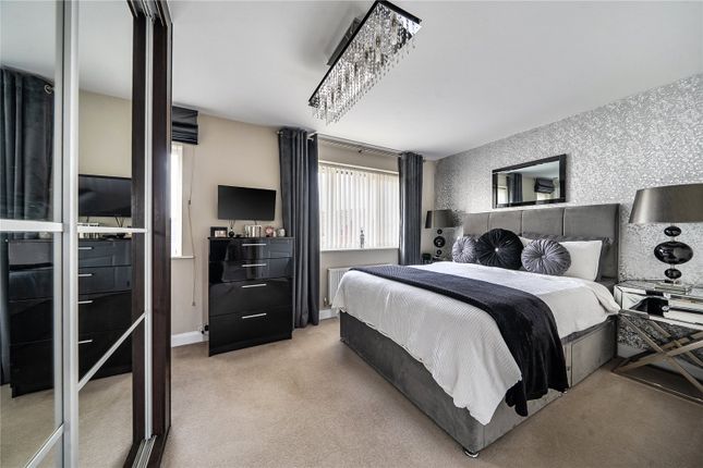 1, Round Hill Road, West Yorkshire photo 4