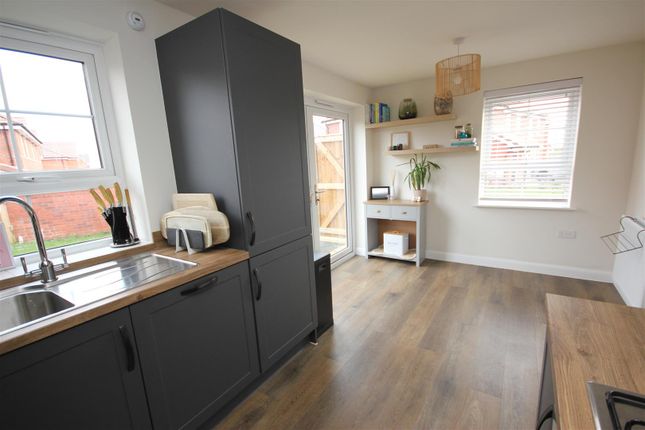 30, Romeo Way, Wellingborough photo 4