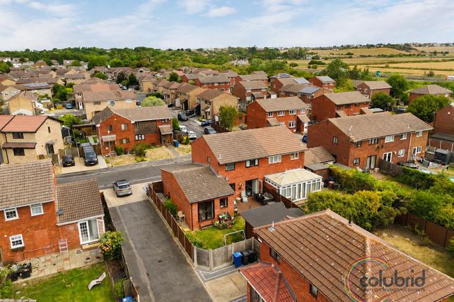 28, Salix Road, Grays photo 4