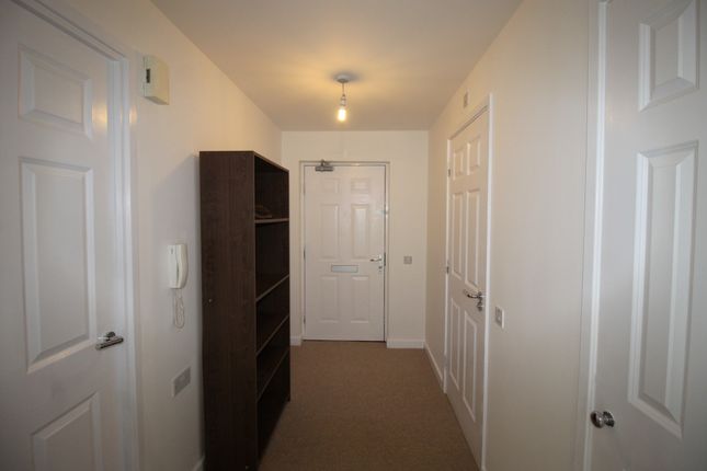 Flat to rent in St. Hughs Avenue, High Wycombe