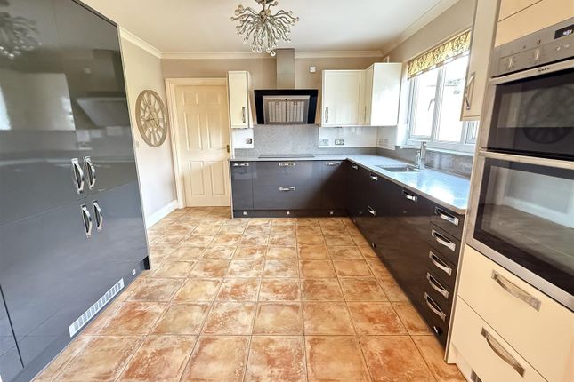 20, Uwchgwendraeth, Llanelli photo 5