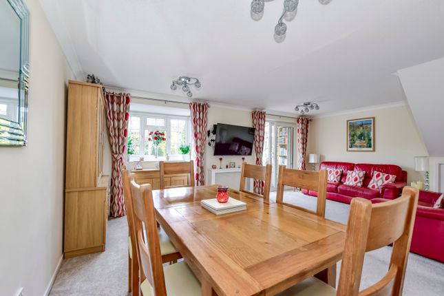 39, Margaret Close, Abbots Langley photo 3