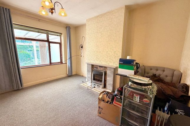 5, Parkfield Crescent, Northampton photo 4