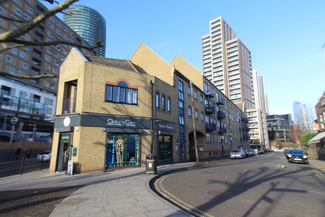 Flat for sale in Canary Wharf, Peninsula Court, East Ferry Road