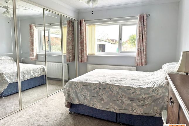 8, Beech Grove, Hayling Island photo 4