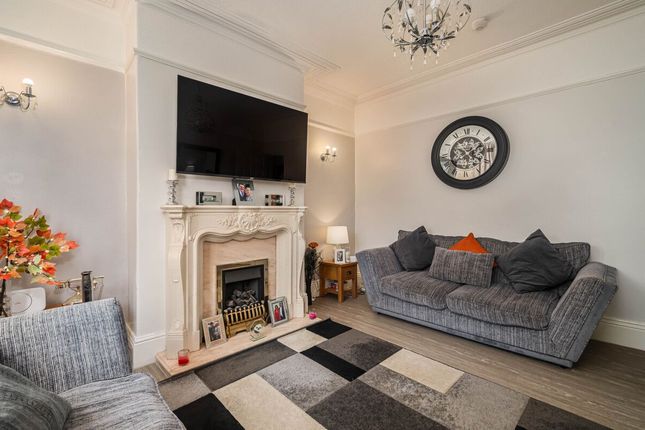 27 Leeds Road, Birstall photo 4