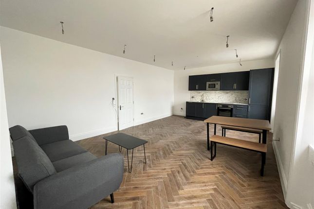 Flat to rent in Clarence Yard, Brighton