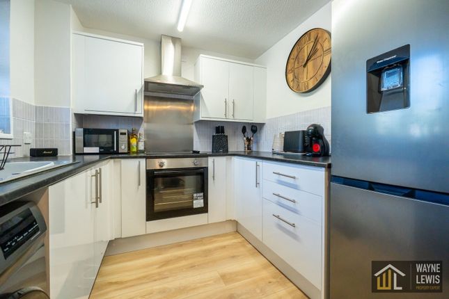 30, Tyn Y Waun Road, Caerphilly photo 4