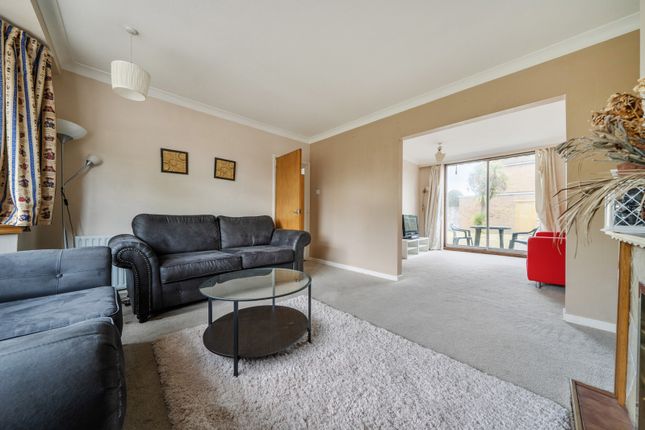25, Porcupine Close, London photo 4