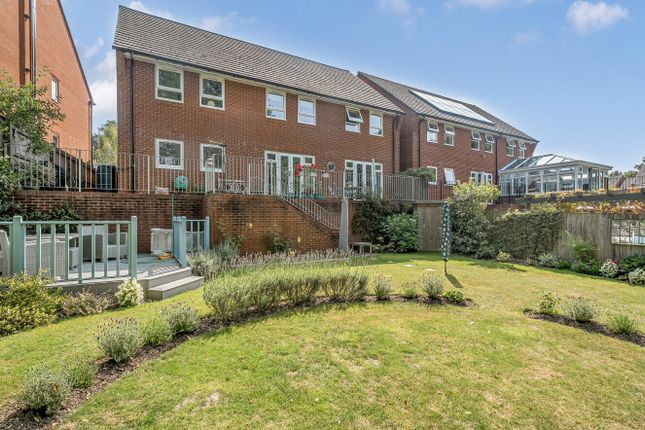 1340259-4-689F61F...