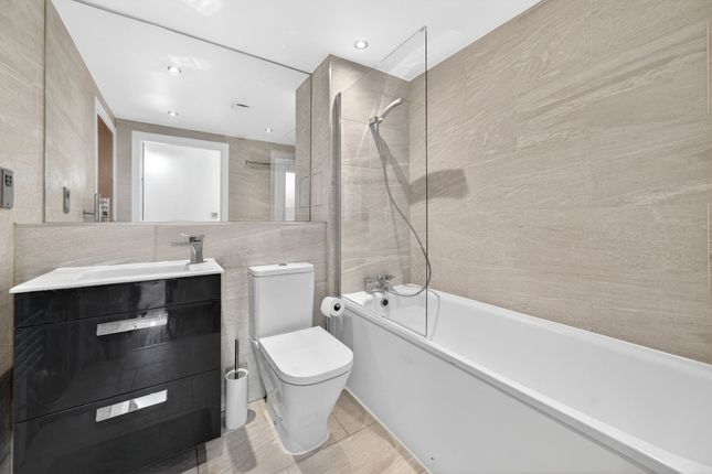 Flat 47, Mallard Point, London photo 4