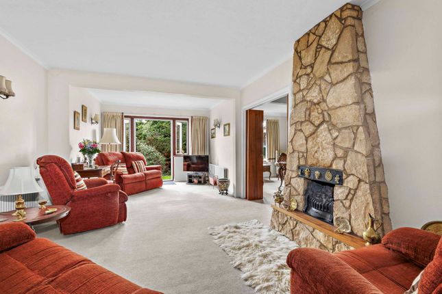 25 Howard Crescent, Beaconsfield photo 3