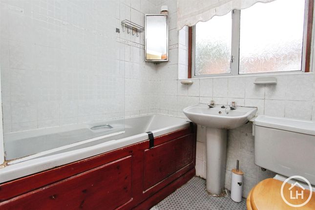 1, Whitcombe Close, Chatham photo 4
