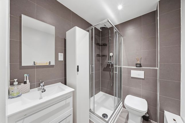 Flat 22, Green Side Views, 38, Mill Green Road, Mitcham photo 3