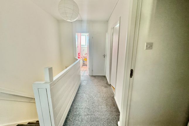 Ramsey Street, London photo 3
