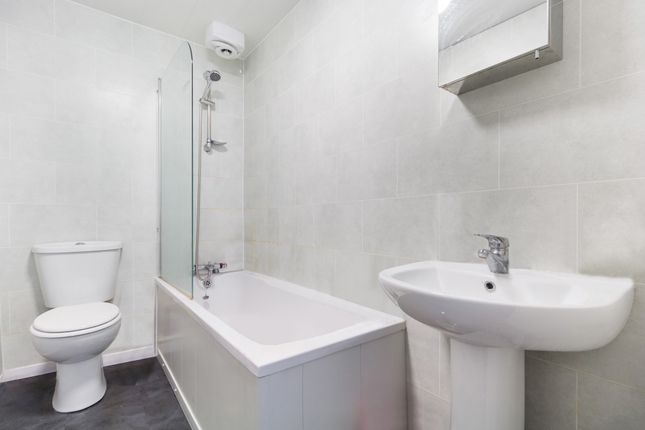 123, VICTORIA ROAD, Leeds photo 4