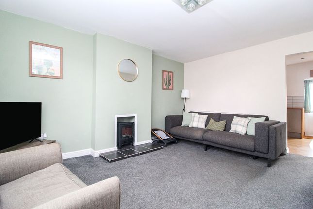 139, Montgomery Close, Bedford photo 2