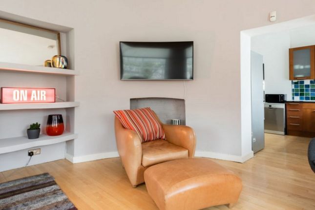 Flat 4, 170, Holland Park Avenue, London photo 2