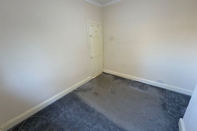 29, Bankside, Southall photo 4