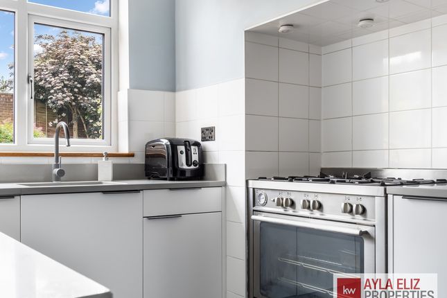 14, Westview Crescent, London photo 4