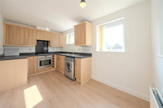 2, Oaklands Close, Leeds photo 4