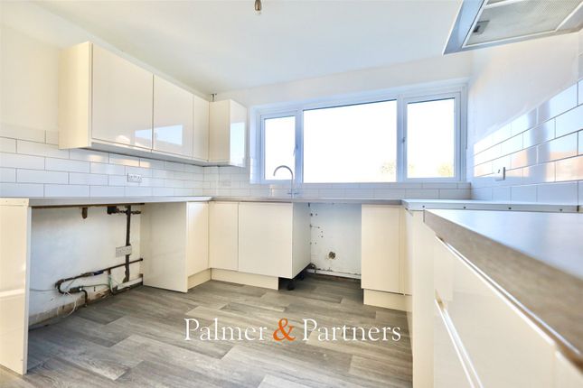 23, Puffinsdale, Essex photo 5