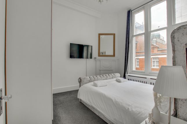 Flat to rent in Oxford Street, London