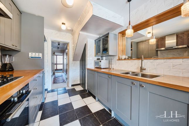 4 Collins Way, Brentwood photo 3