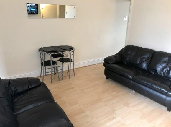 Terraced house to rent in George Street, Loughborough, Leicestershire