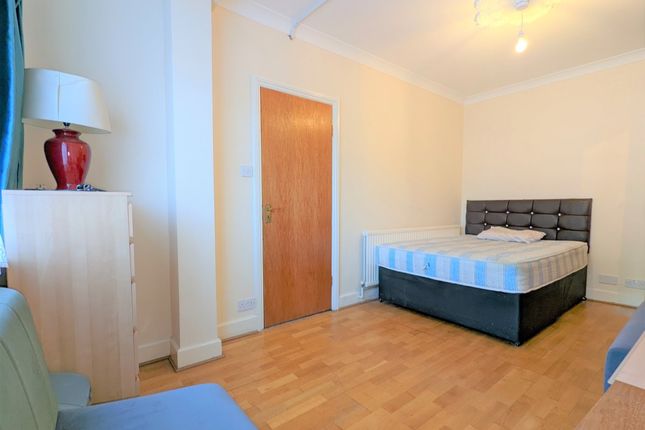 Thumbnail Room to rent in Firs Lane, London